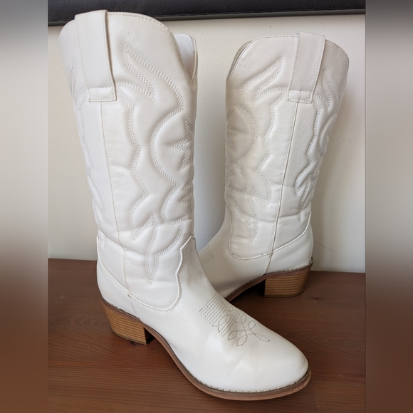 Streetwear Society Cream Heeled Boots - Picture 8 of 9